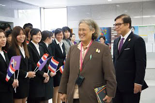 Welcome by Thai students