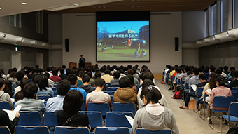 Presentation of a study abroad program by Tokyo Tech staff