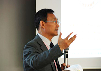 Director Chen of Shanghai Jiao Tong University Library