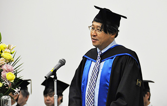 Dean Kikuo Kishimoto addressing the graduates