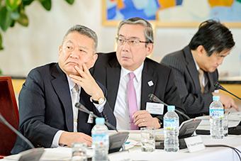 President Yoshinao Mishima (center)