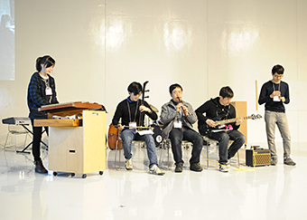 Thai students playing traditional Thai instruments