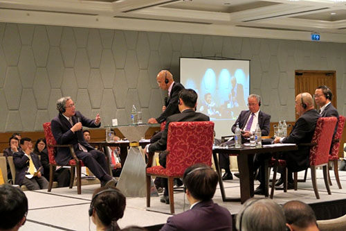 President Mishima (left) at the panel discussion