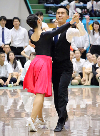 Daiju Sato and Minami Sakae (Shirayuri University), 2nd in waltz for 1st-year students, Photo courtesy of Misa Momokawa