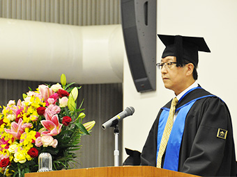 Dean Hisakazu Mihara sending off the new graduates