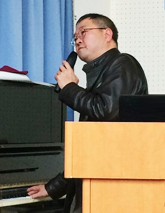 Yamazaki demonstrating the diminished fifth tritone, or the "Devil in music (diabolus in musica)", which was used by Wagner to represent the character of Hagen