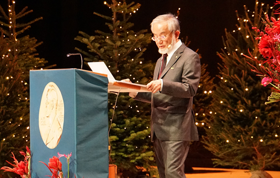 Ohsumi delivering his Nobel Lecture