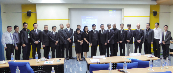 Speakers and participants from Tokyo Tech, NSTDA, and TAIST partner universities including NSTDA EVP Chadamas Thuvasethakul (center) and VP Omjai Saimek (left of EVP)