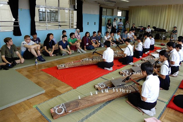 Introduction to koto and shamisen, traditional Japanese musical instruments