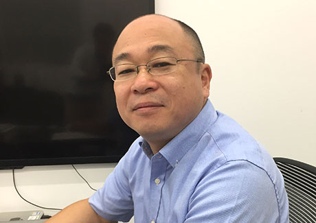 Professor Takanori Fukushima at work in the laboratory