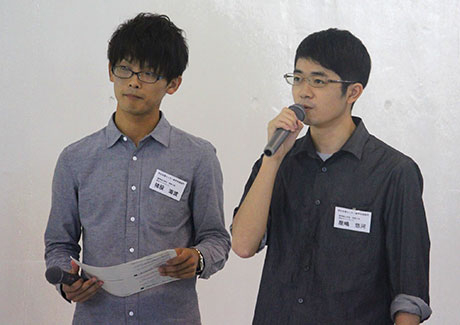 Student assistants Kaito Inomata (left) and Yuuga Yashima