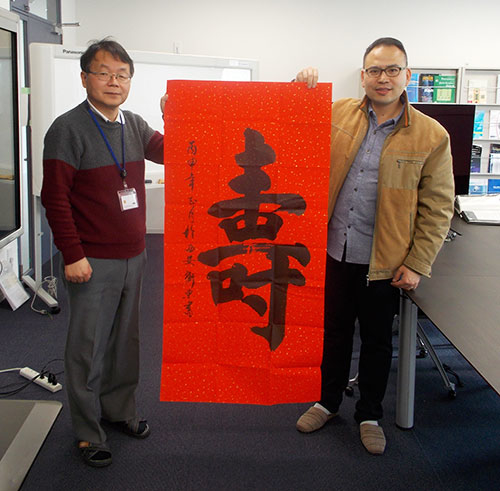 Professor Hideo Hosono and Assistant Professor Junjie Wang of Tokyo Tech