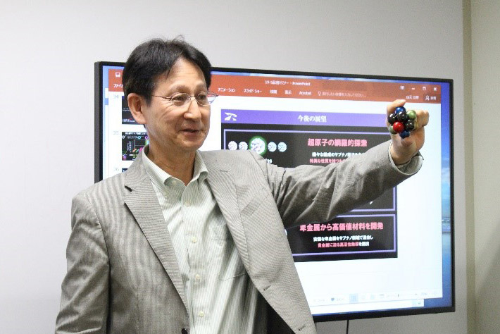 Professor Yamamoto explaining with a model of a one-nanometer clusters
