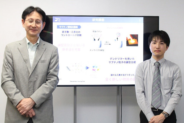 Professor Yamamoto (left) and Assistant Professor Tsukamoto (right) who held the press seminar