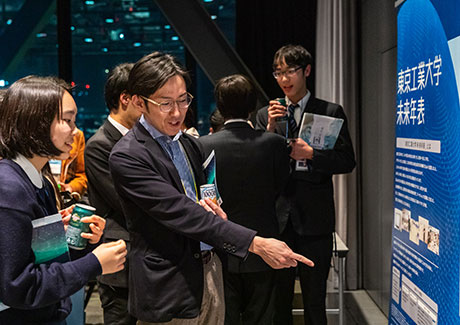 Discussions continue in front of Tokyo Tech Future Chronology