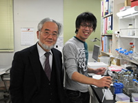 Prof. Ohsumi and master student Sho Suzuki