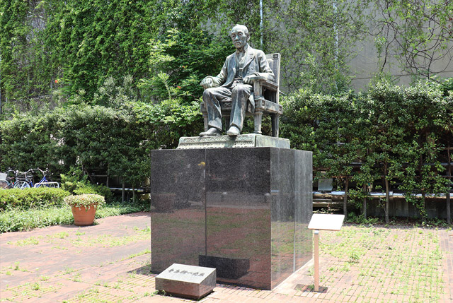 Seiichi Tejima statue