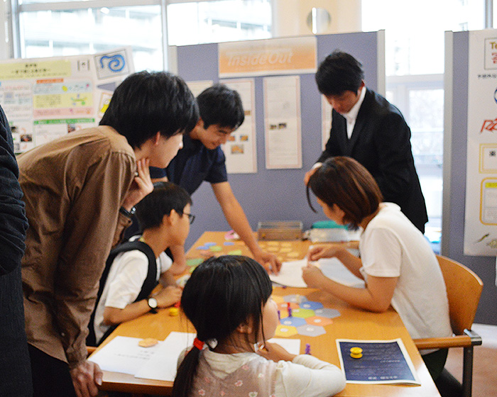 来場した子供たちも興味津々です。