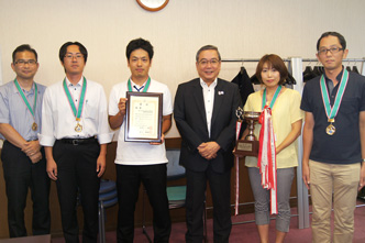 学長への優勝報告