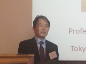 オープニングセッションで東工大の紹介を行う理工学研究科　武田　行生　教授