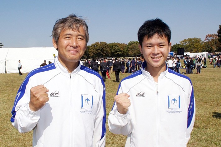 陸上競技部監督 杉野准教授（左）・松井将器さん（右）