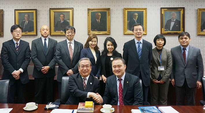 From left in the front row: President Yoshinao Mishima and Mongolia's Minister of  Education, Culture and Science Mr. L Gantumur, From left in the back row: Mr. Takayuki Kato, Director, International Affairs Department; Professor Masahiko Hara, Department of Electronic Chemistry; Professor Junichi Takada, Department of International Development Engineering; Ms. N. Dulamjav, Director of International Cooperation Department, Mongolian National University of Education; Professor Shinobu Yamaguchi, Global Scientific Information and Computing Center; Professor J. Batkhuu, Vice President of Research Affairs and Innovation, National University of Mongolia; Ms. Yuka Tsukada, Head, International Cooperation Division; Professor Ch. Baasandash, Vice President of Research Affairs and Innovation, Mongolian University of Science and Technology.