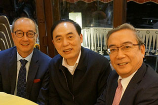 （左から）トニー・F・チャン香港科技大学（ホスト校）学長、ジュン・チェン南京大学（議長校）学長、三島学長
