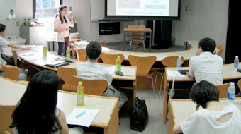 それぞれの専門を基盤にして幅広い分野を学ぶ