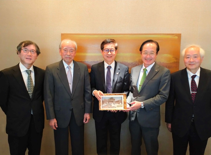 President Chung Tau Chung of Singapore University of Technology and Design (SUTD) visits Tokyo Tech