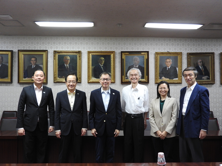 President Ho Teck Hua of Nanyang Technological University visits Tokyo Tech