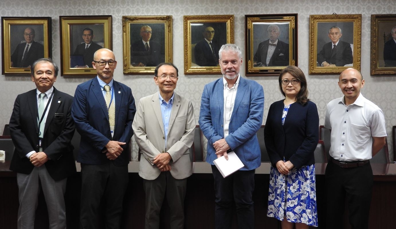 Pro-Vice-Chancellor (Research) of the University of Sydney visits Tokyo Tech