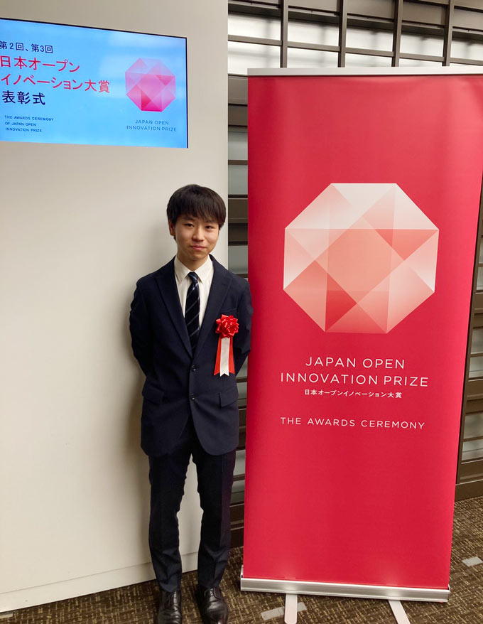 Saito at awards ceremony