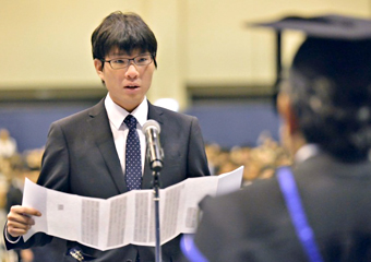 A student representative delivered a statement at the undergraduate student entrance ceremony