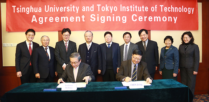 Signing ceremony for the University-Wide Agreement and the Agreement for Student Exchange (left: President Mishima  right: President Chen)
