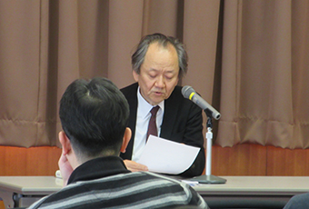 Professor Inoki giving a lecture