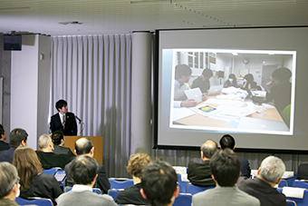 Tokyo Tech student Shoh Tagawa introducing TA activities for MOOCs