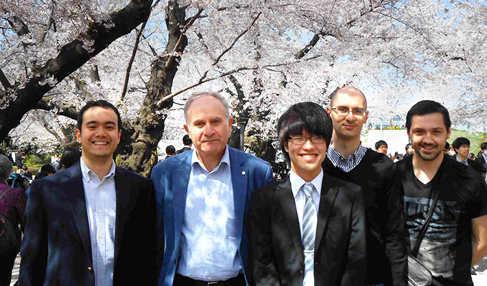 From left: Dr. Kimber, Professor Kazarian, a Tokyo Tech student, Assistant Professor Zamengo, and a PhD student from University of Bordeaux