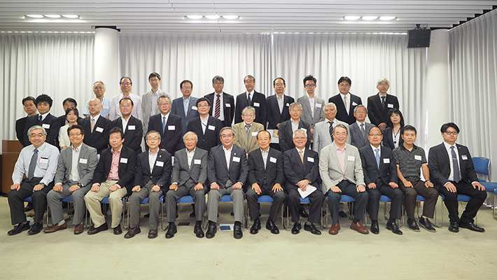 Alumni Association representatives and officials who attended luncheon hosted by president