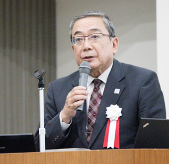 Tokyo Tech's President Mishima delivering an opening address