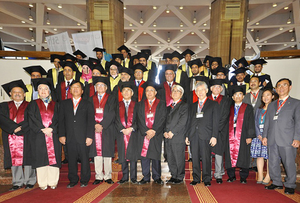 Group photo with graduates