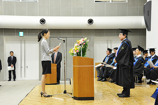 Student rep Taeko Suehiro giving a speech