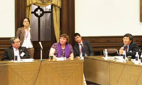 President Mishima (far left) and Dean Kishimoto (far right) at the afternoon session (photo by Aki Takematsu)