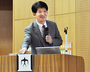Professor Manabu Ihara explaining the naming of the ENE-Swallow system