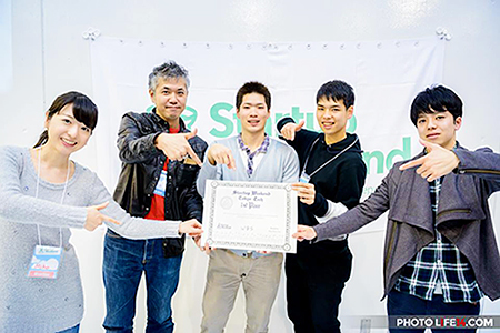 Winning team with Yamazaki (center)