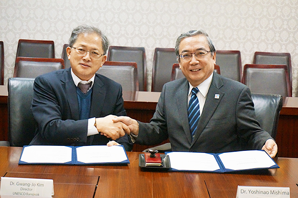 Director Kim(left) and President Mishima(right)