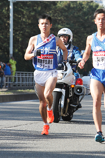 Matsui (left) sporting Kanto Region University Student United Team sash