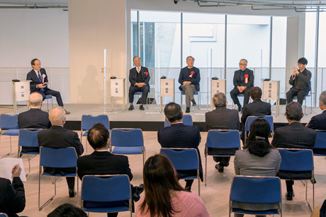 Exchanging opinions during panel discussion