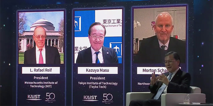 Masu (center) with fellow keynote speakers