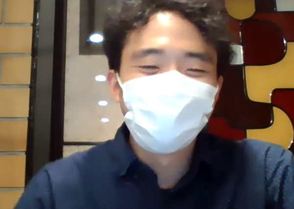 Even moderator Akizawa's mask could not hide his smiles