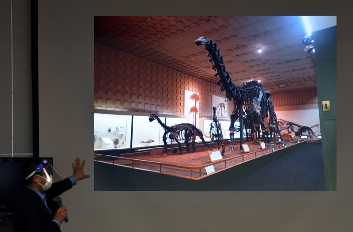 Tsuihiji during his presentation on dinosaur fossils and research methods